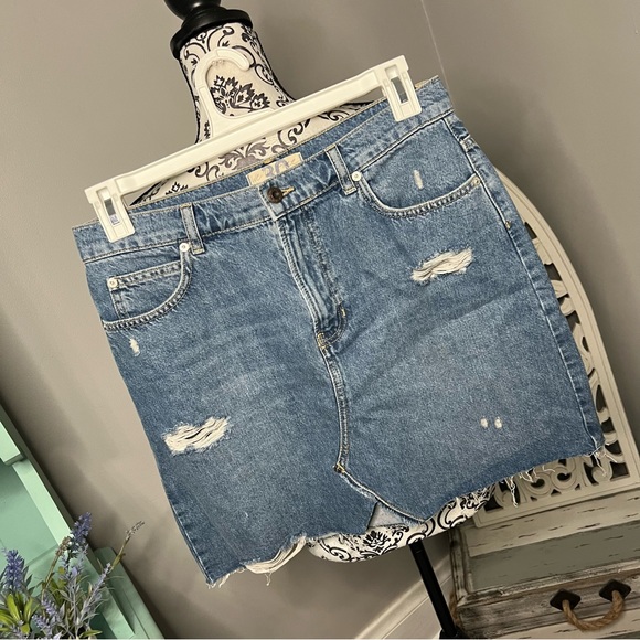 Free People Boho Distressed Hallie Denim Skirt Size 30/10 - Picture 3 of 12